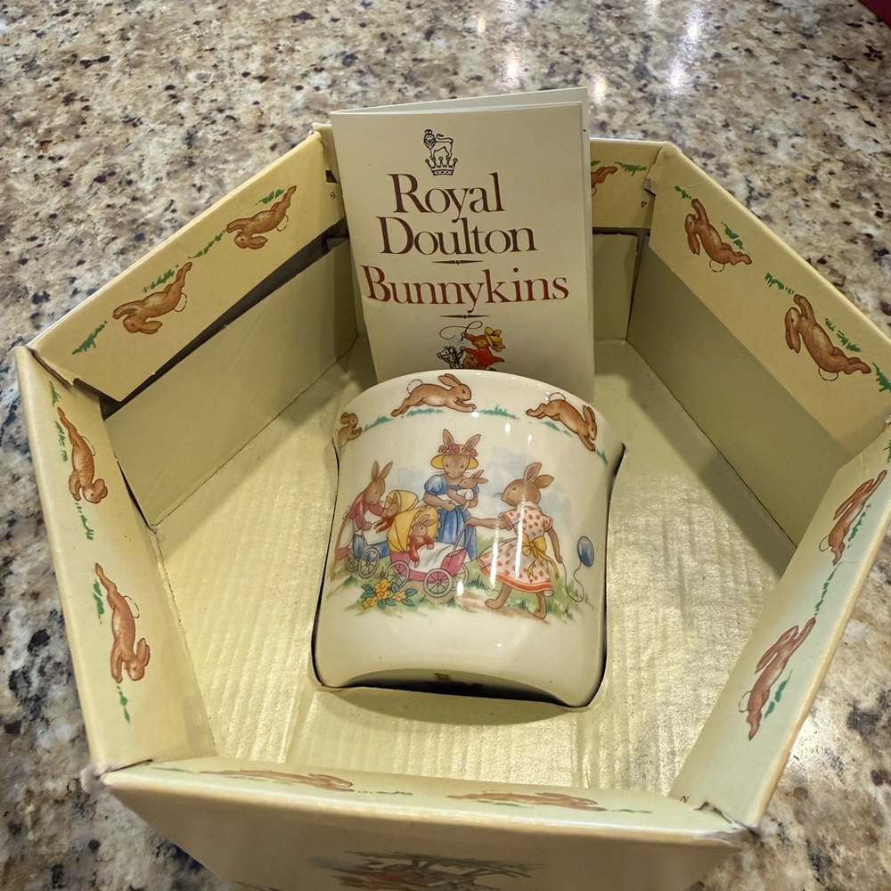 Royal Doulton Bunnykins Gold Decorative Box